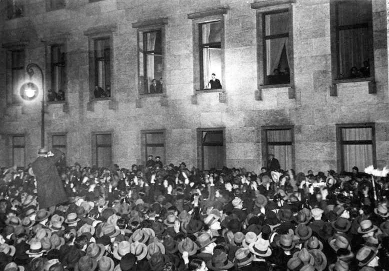 hitler-chancellor_black_and_white_speaking_balcony_large_crowd_january_30_1933_via servetolead.com