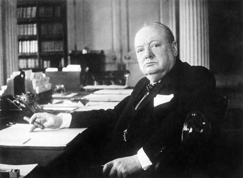 winston_churchill_prime_minister_cigar_desk_via servetolead.com