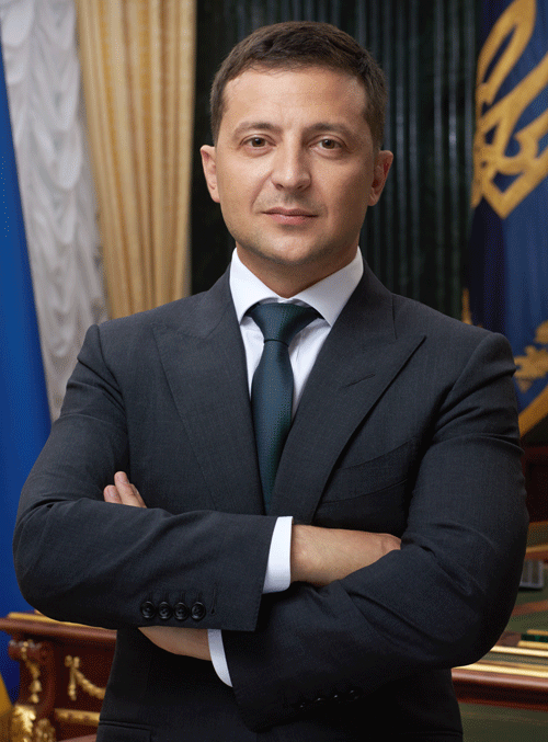 volodymyr_zelensky_official_portrait_color_suit_hands_crossed_via servetolead.com