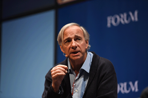 ray_dalio_speaking_microphone_color_via servetolead.com